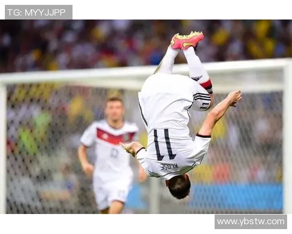 足球球星经典摆姿势盘点：从庆祝动作到场外风采，尽显个人魅力