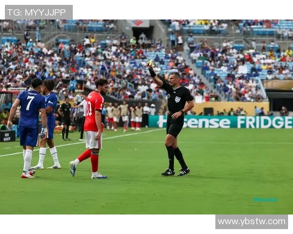 足球场上最搞笑球星盘点：从滑稽失误到奇葩庆祝瞬间
